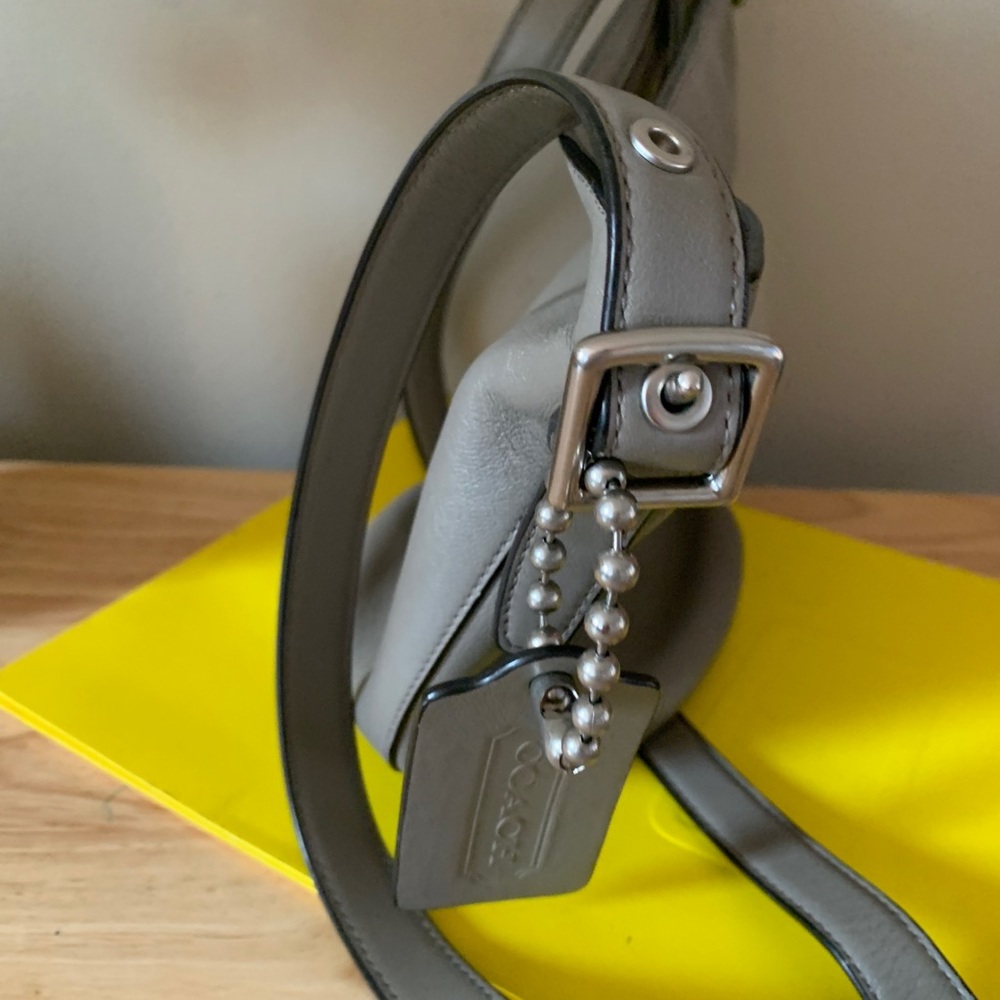 Coach Bucket Bag - Picture 4 of 12